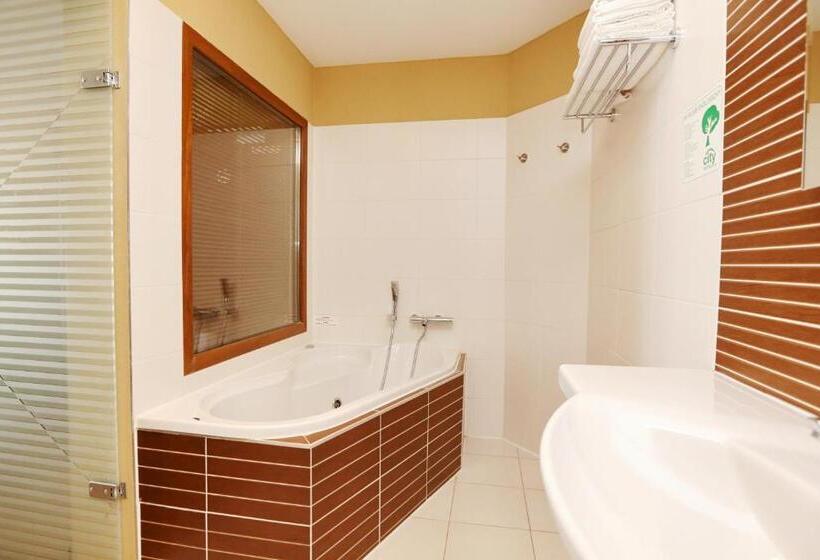 Люкс Семейный 2 Спальни, City Hotel Nitra