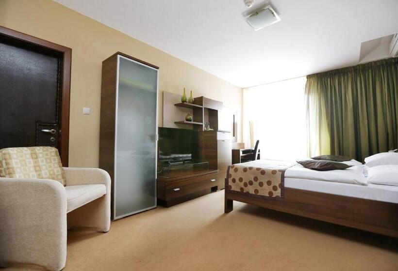 Люкс Семейный 2 Спальни, City Hotel Nitra
