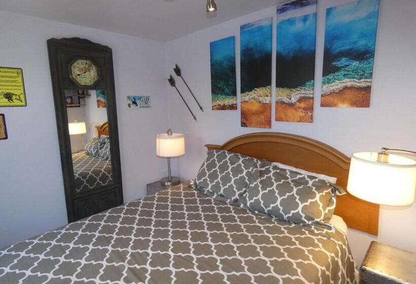 Номер Стандарт, Yellowstone Motel   Adults Only   All Rooms Have Kitchens