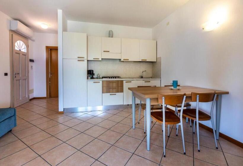 Apartamento 1 Dormitório com Sacada, Residence Villa Al Lido
