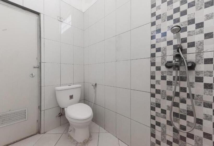 Номер Deluxe, Urbanview Hotel D Pineapple Villa Ciater By Reddoorz