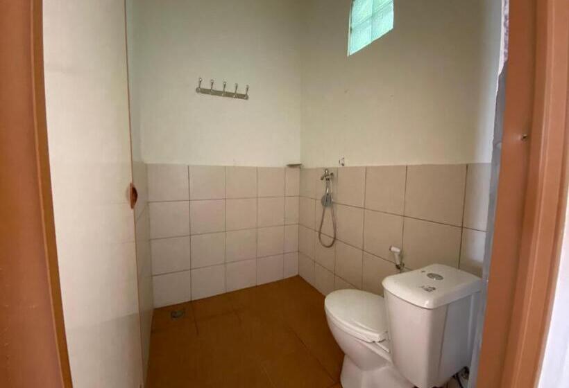 Номер Стандарт, Urbanview Hotel D Pineapple Villa Ciater By Reddoorz
