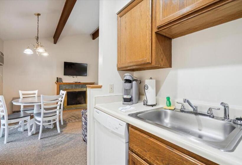 סוויטה, Cedarbrook Queen Suite 202
