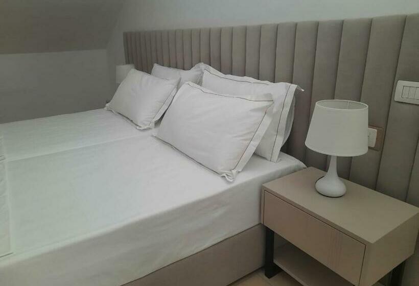 经济房, Guesthouse Pelivani