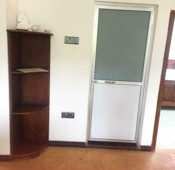 اتاق اکونومی, Mum&dad House