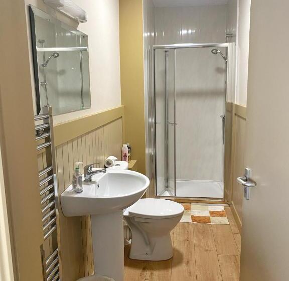 Трехместный Номер Стандарт с Балконом, Dulrush Lodge Guest House, Restaurant And Self Catering
