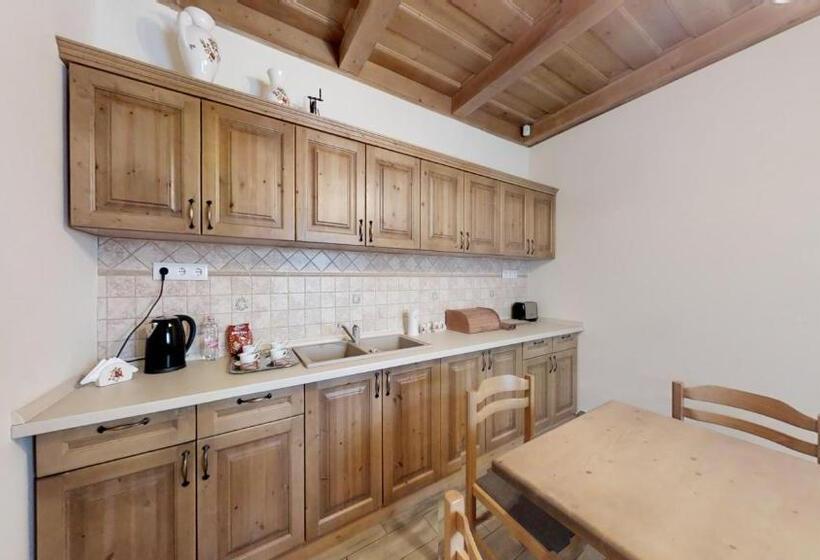 Апартаменты 2 Спальни, Tóth Vendégház és Apartmanház újfehértó