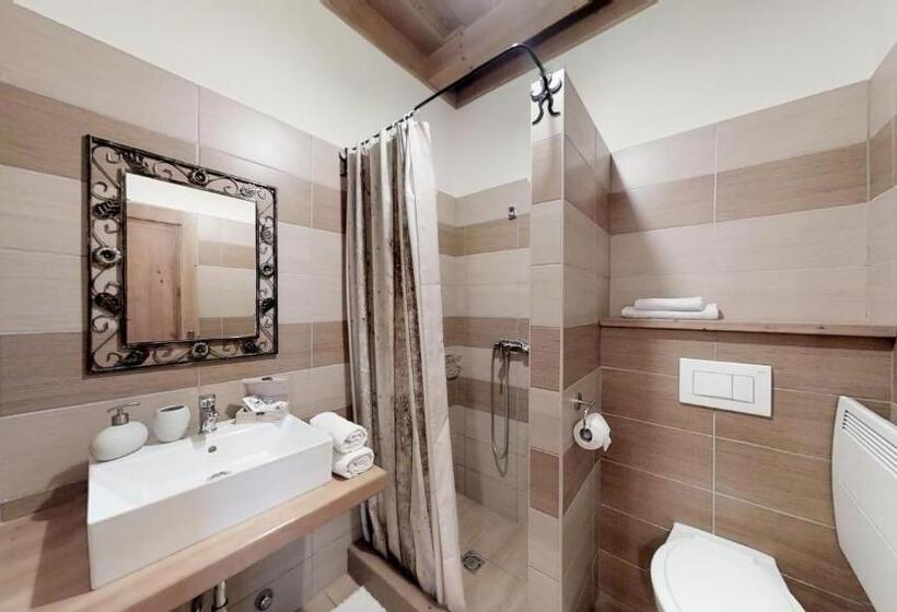 Трехместный Номер Deluxe, Tóth Vendégház és Apartmanház újfehértó