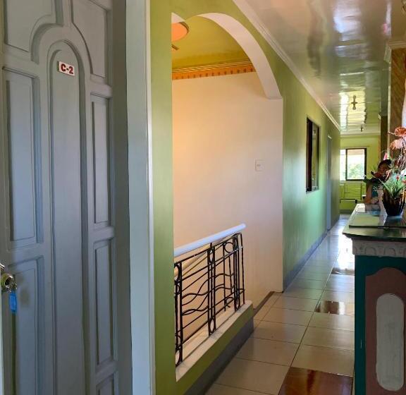 이코노미 룸, Center Parkway Pension House