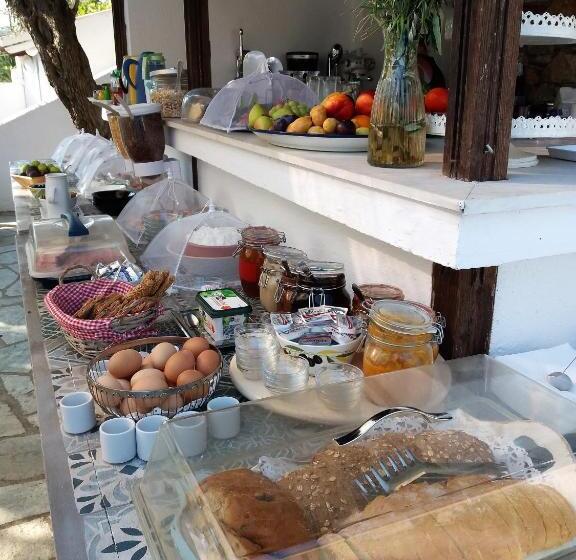 Полулюкс с Балконом, Anofli Suites