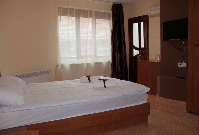 اتاق استاندارد, Family Hotel Square