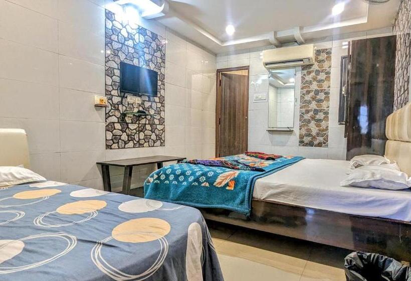 Трехместный Номер Deluxe, Shikhar Inn