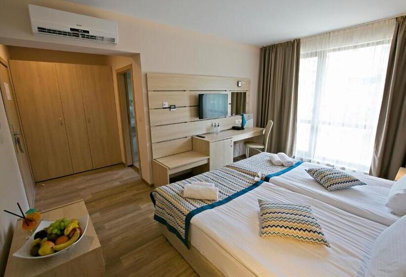 Номер Deluxe Вид на Море с Балконом, Royal Grand Hotel And Spa   All Inclusive And Free Beach Accsess