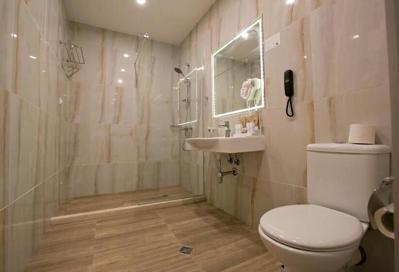 Номер Deluxe Вид на Море Боковой, Royal Grand Hotel And Spa   All Inclusive And Free Beach Accsess