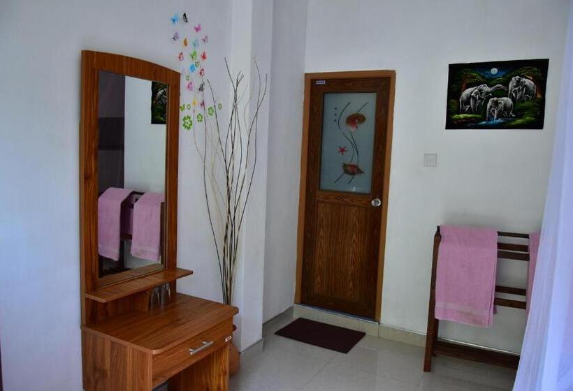 Трехместный Номер Стандарт с Балконом, River Splendour Home Stay