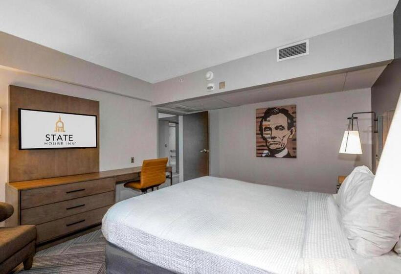 Suite King Size Bed, State House Inn