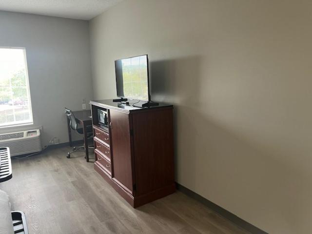 חדר דלוקס מותאם לאנשים עם מוגבלויות, Baymont By Wyndham Lakeland