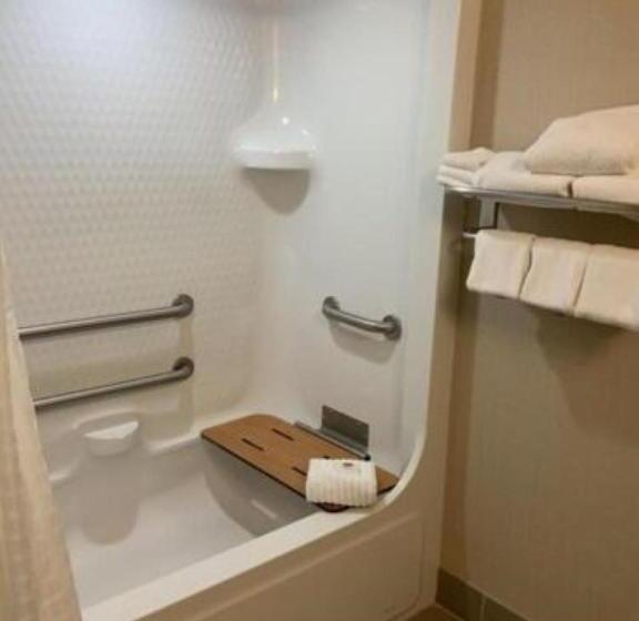 Люкс Адаптированный для Инвалидов, Comfort Inn & Suites West Chester   North Cincinnati