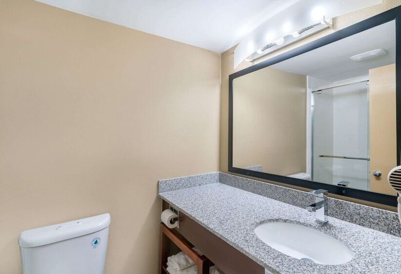 Номер Стандарт 2 Двуспальные Кровати, Super 8 By Wyndham Raleigh North East