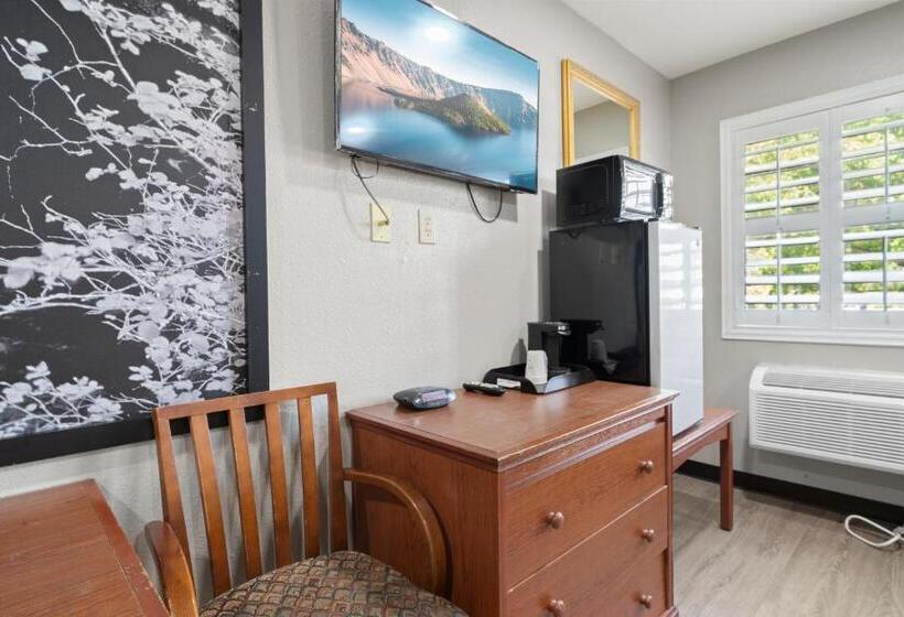 Номер Deluxe, Travelers Inn Medford
