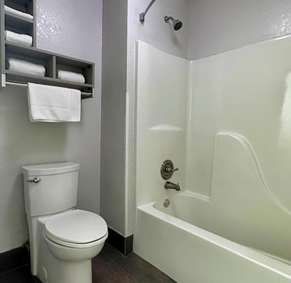Люкс Deluxe Кровать Кинг, Super 8 By Wyndham Prattville Montgomery