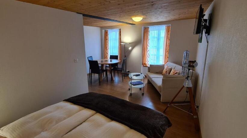 Standard studio with lake view, Hôtel Restaurant Cave Bel Air