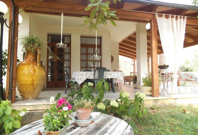 Апартаменты 2 спальни Вид на Сад, Villa Carol Appartamento E B&b