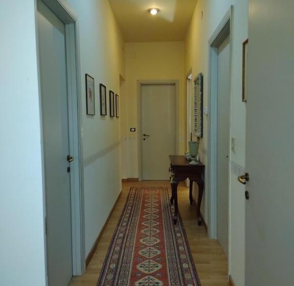 اتاق سه‌نفرۀ استاندارد با سرویس بهداشتی بیرون از اتاق, Villa Carol Appartamento E B&b