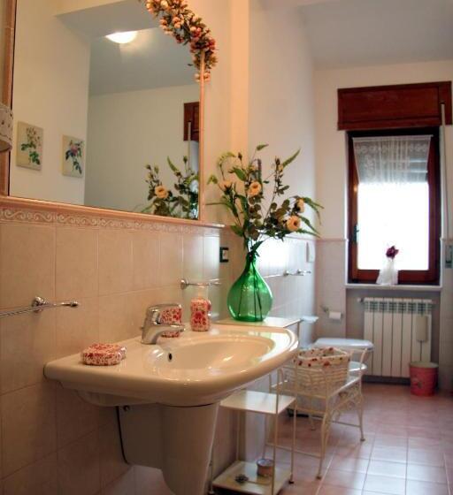 اتاق سه‌نفرۀ استاندارد با سرویس بهداشتی بیرون از اتاق, Villa Carol Appartamento E B&b