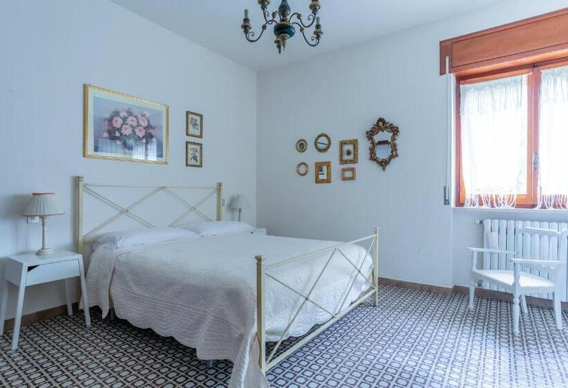 2 Bedroom Apartment Garden View, Villa Carol Appartamento E B&b