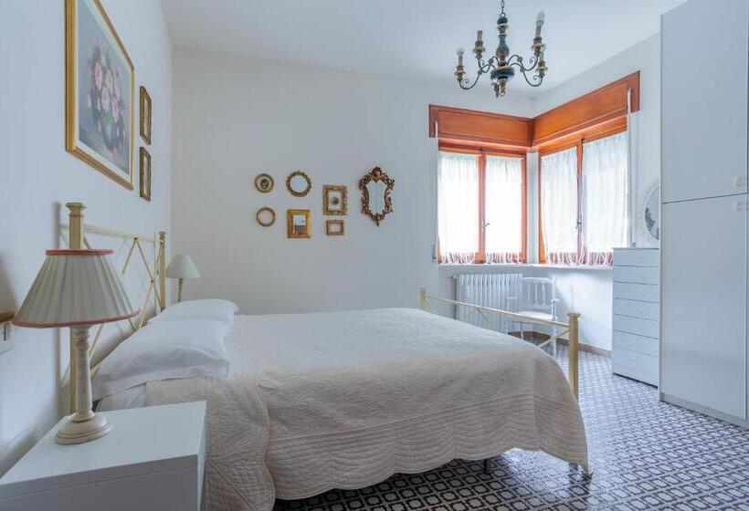 Апартаменты 2 спальни Вид на Сад, Villa Carol Appartamento E B&b