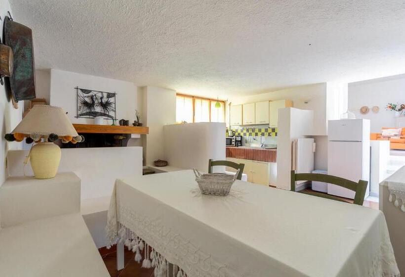 2 Bedroom Apartment Garden View, Villa Carol Appartamento E B&b