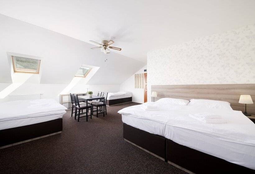Номер Стандарт Трехместный, Ski Hotel Svoboda Nad Upou