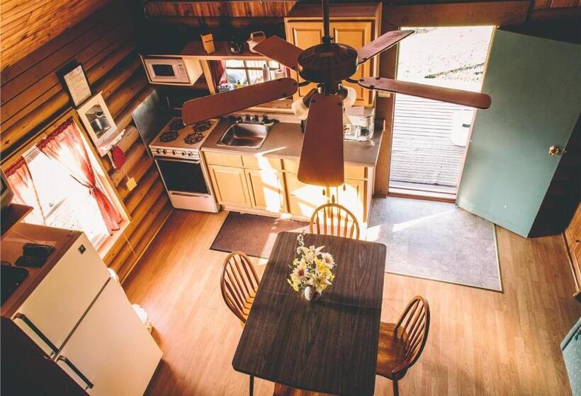 小室, Island Life Cottages