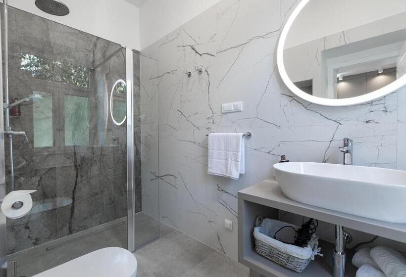 Superior Room with Terrace, Green Park Luxury Rooms