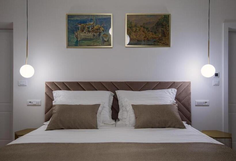 Superior Room with Terrace, Green Park Luxury Rooms
