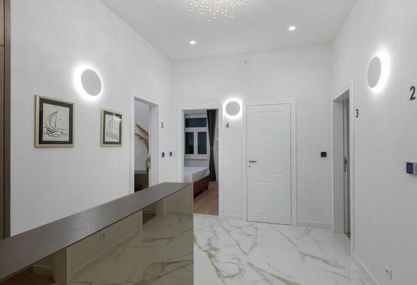 اتاق استاندارد با چشم‌انداز باغ, Green Park Luxury Rooms