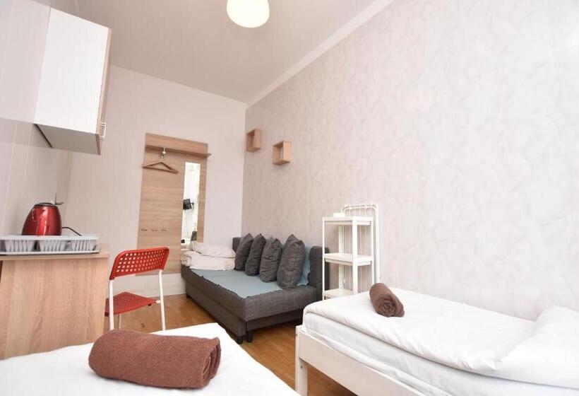 غرفة قياسية رباعية حمام مشترك, City Central Hostel   Pokoje Prywatne