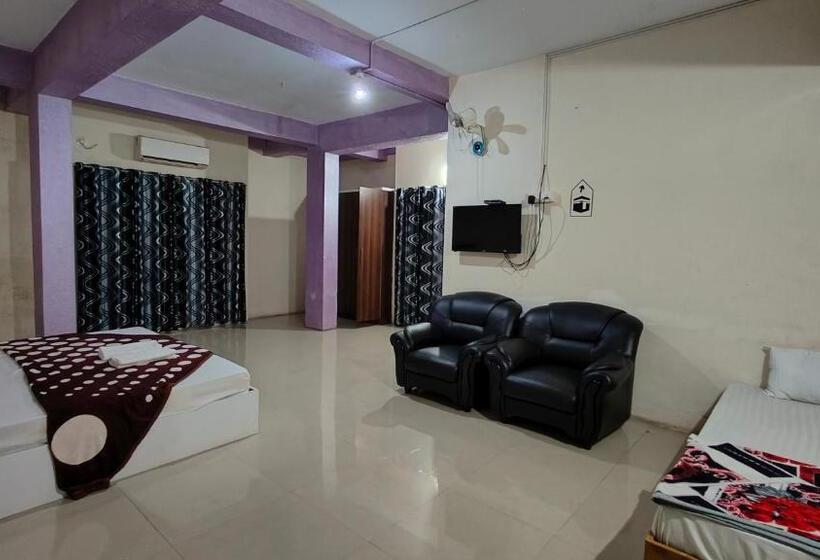 디럭스 트리플 룸, Pphliving Khaleej Residency