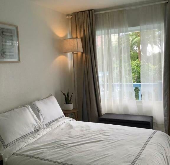 디럭스 룸, Motel Lauderdale Inn