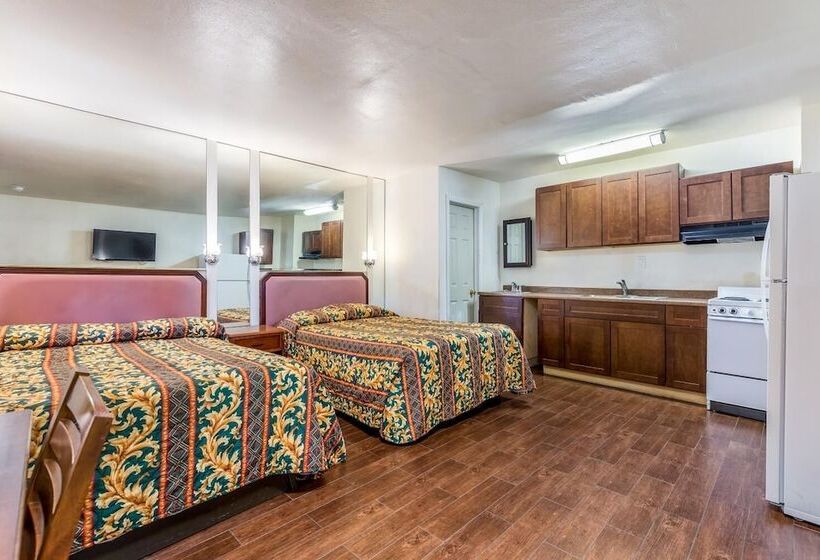 Номер Стандарт 2 Двуспальные Кровати, Colonial Pool & Spa Motel