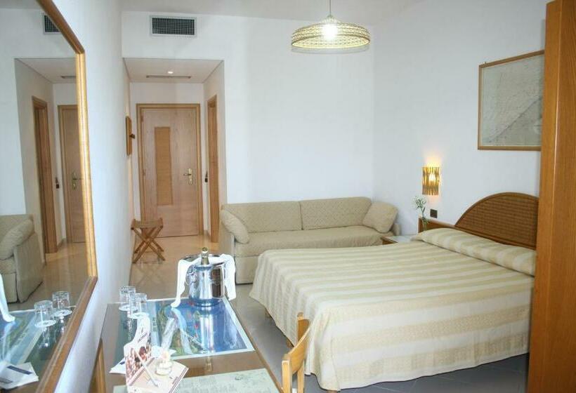 Номер Стандарт Трехместный, Ecoresort Le Sirene   Caroli Hotels