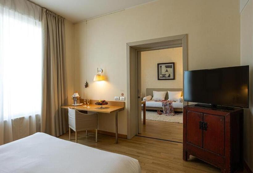 Полулюкс, Cosmo Hotel Palace