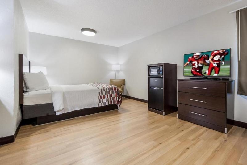 Люкс, Red Roof Inn & Suites Omaha  Council Bluffs