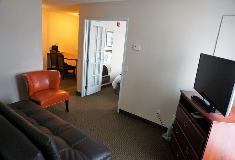Люкс 2 Спальни, River Hills Hotel  Mankato