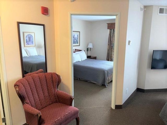 Люкс, River Hills Hotel  Mankato
