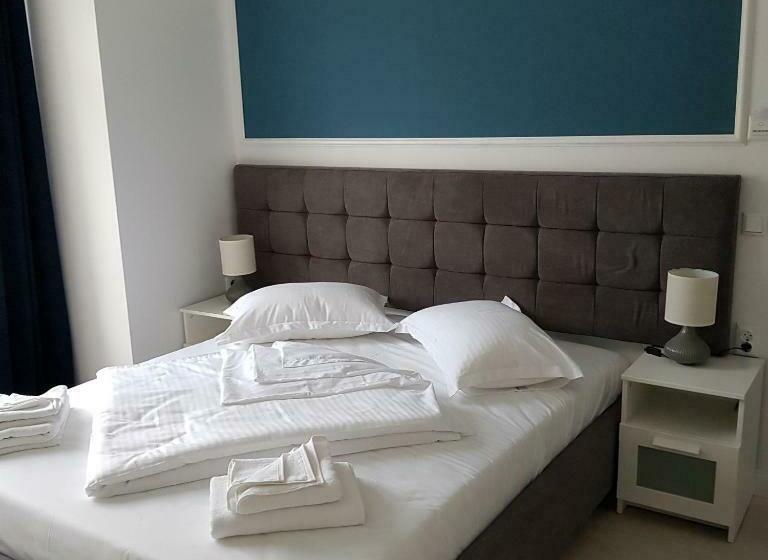 Quarto Familiar, Casa Trei Frati