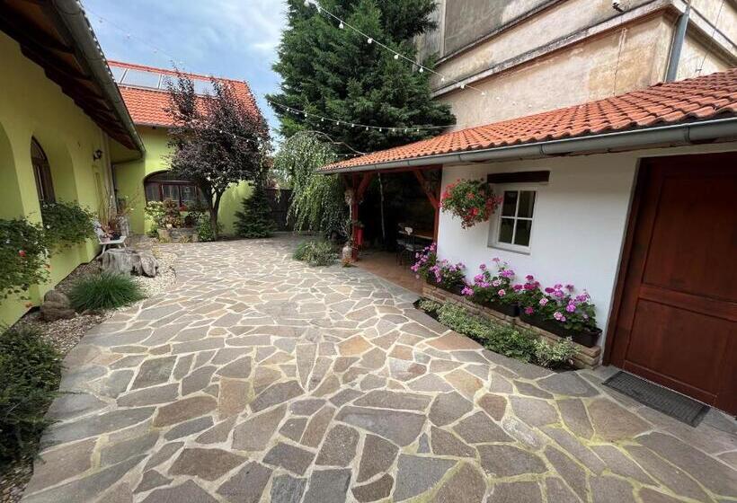 Номер Стандарт Трехместный, Penzion Primášé