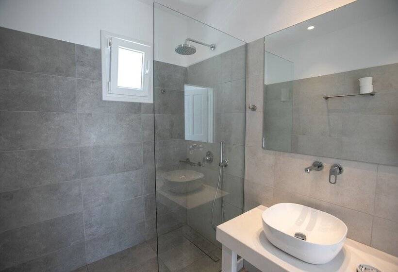 اتاق سه نفره دلوکس با چشم‌انداز دریا, Acrogiali Beachfront Hotel Mykonos