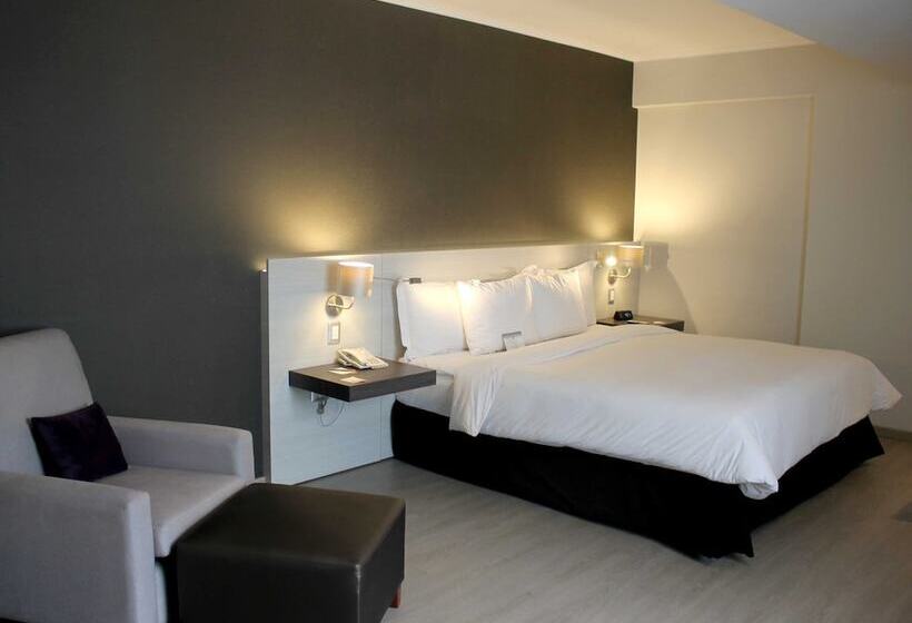 Полулюкс, Sol De Oro Hotel & Suites